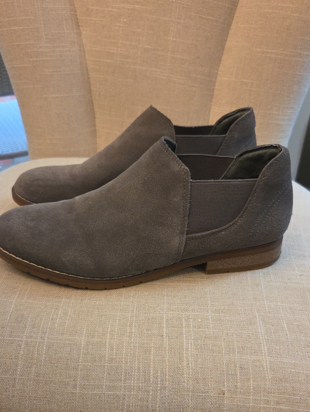 Bjorndal Gray Suede Ankle Booties
